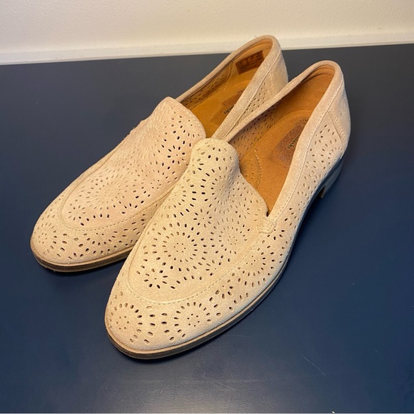 Clarks Women's Trish Calla Loafers US 7 M Sand Beige Closed Toe Small Heel - Picture 3 of 11